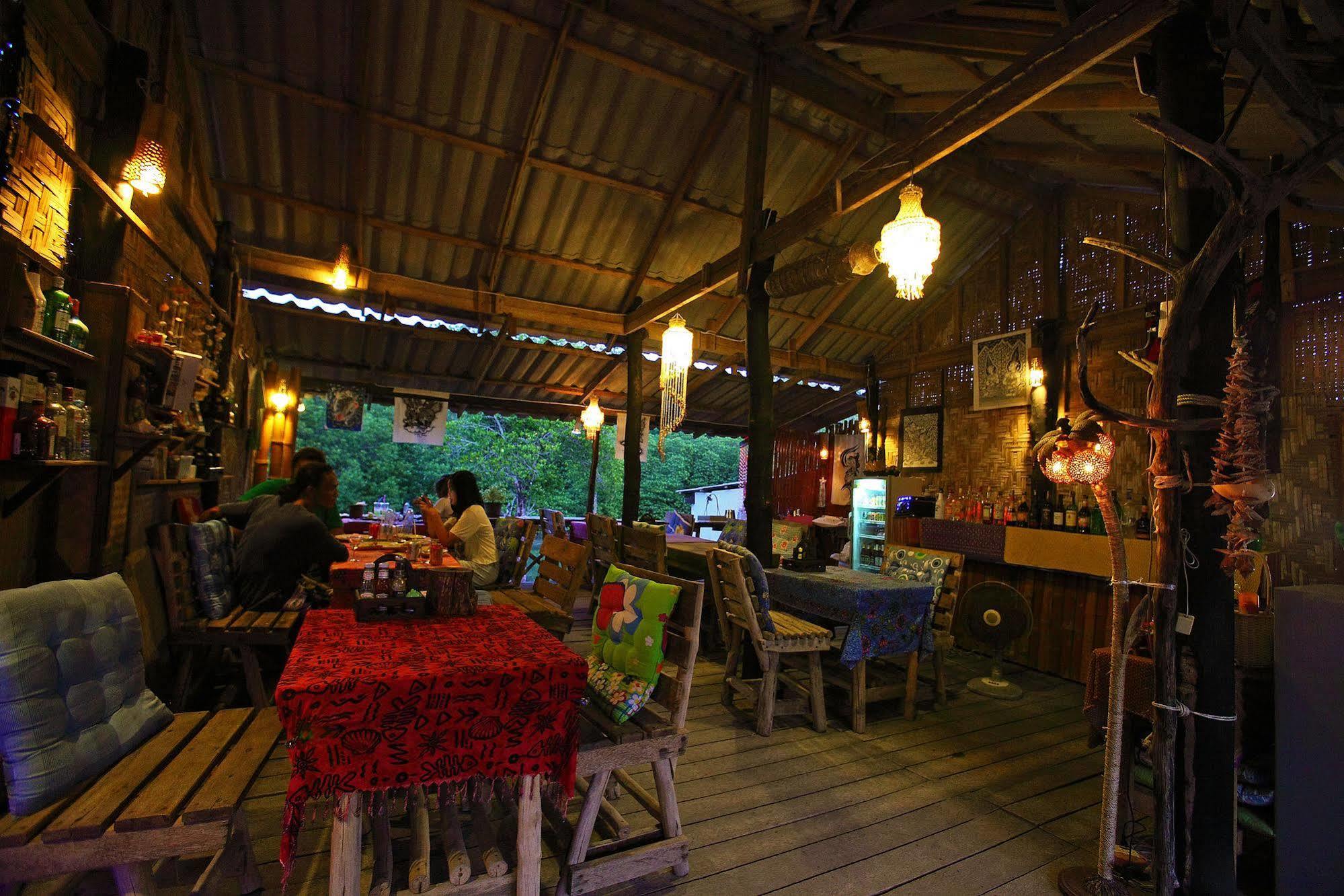 सहारा Pp Red Tuna Hut